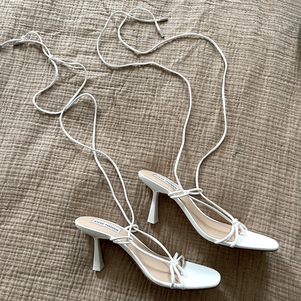 NEVER WORN STEVE MADDEN STRAPPY TIE HEELS